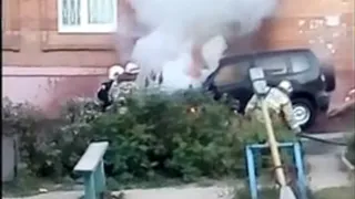 На Шереметьевском проезде загорелся автомобиль: видео от очевидцев и официальные комментарии МЧС