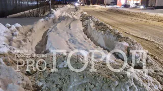 «Скорую толкали всей деревней»: жительница Подгорья пожаловалась на разбитую дорогу
