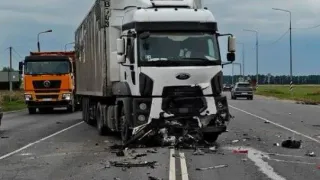 Смертельное домино на трассе М-5: грузовик протаранил мотоцикл и три авто под Шилово
