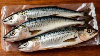 Больше не нужно мыть посуду: Готовлю скумбрию прямо в пакете - вкуснее чем в рассоле и ароматнее