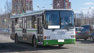 Перебои с транспортом продолжаются. Жители города устали ждать на остановке автобус №13