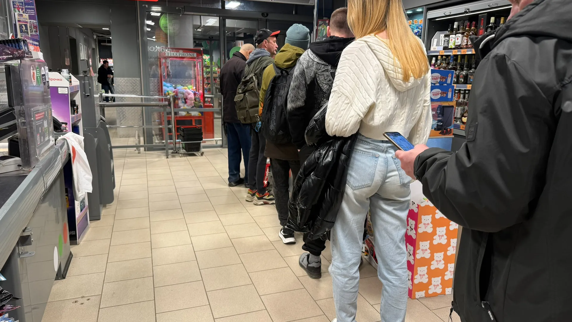 В Светофоре очереди и ажиотаж: все стоят возле паллетов с фермерской свининой на кости за 279 руб - что в ней особенного