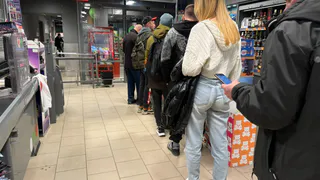 В Светофоре очереди и ажиотаж: все стоят возле паллетов с фермерской свининой на кости за 279 руб - что в ней особенного