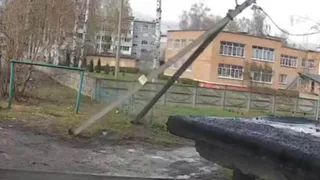 Под Рязанью из-за непогоды упал фонарный столб