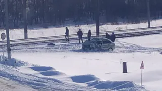 Жуткое ДТП: в Шилове на переезде поезд снёс автомобиль