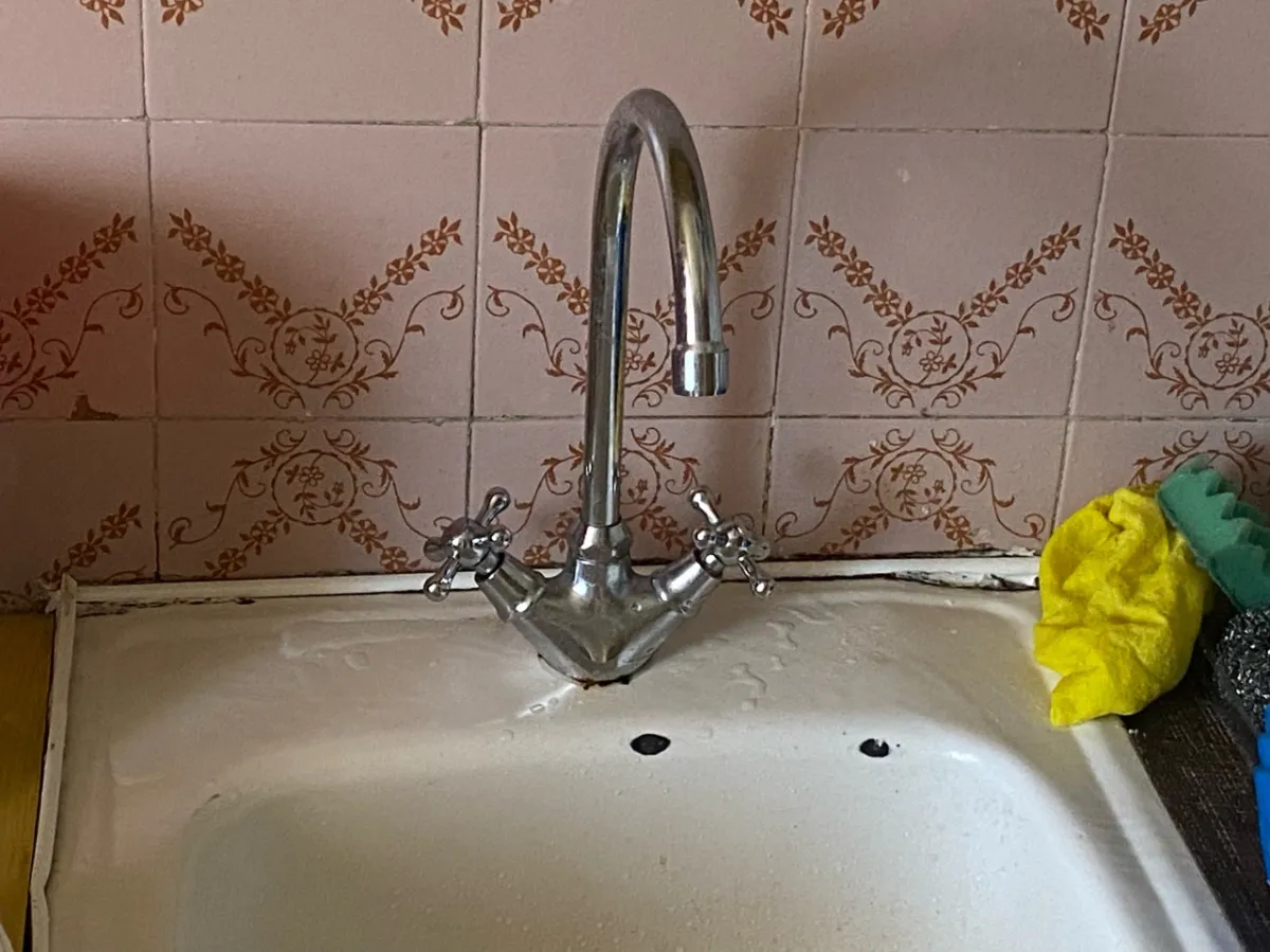 «Из горячего крана +10»: жители Полетаева четвёртые сутки без горячей воды