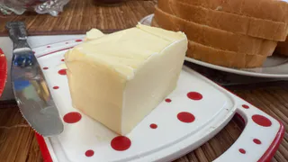 Рязанская транспортная прокуратура конфисковала в Рязани сыр и масло, которые продавались без документов