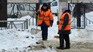 Народный контроль: снег превратил двухполосную дорогу в Дашках в однополосную