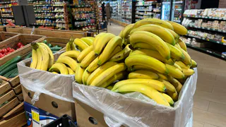 Зачем продавцы из "Магнита" и "Пятерочки" забирают себе домой маленькие пакетики из ящиков с бананами