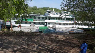 К рязанскому причалу пришвартовался первый в этом году круизный теплоход