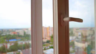 В Рязани на улице Гоголя 37-летняя женщина скончалась при падении с восьмого этажа