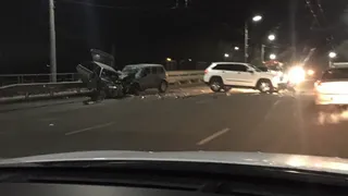Появилось видео с места массовой аварии на улице Спортивной