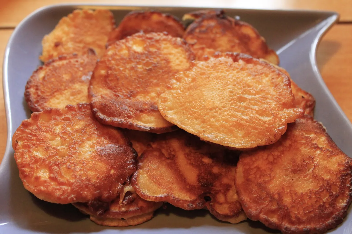 Делаю на завтрак яично-сливочные котлеты без мяса. Нашла рецепт в журнале Работница - "пуховые" вкусняшки сметают со сковороды