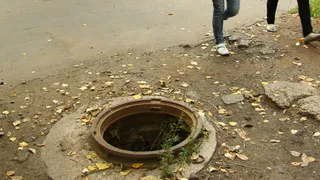 В «Дягилево» не хотят закрывать канализационный люк