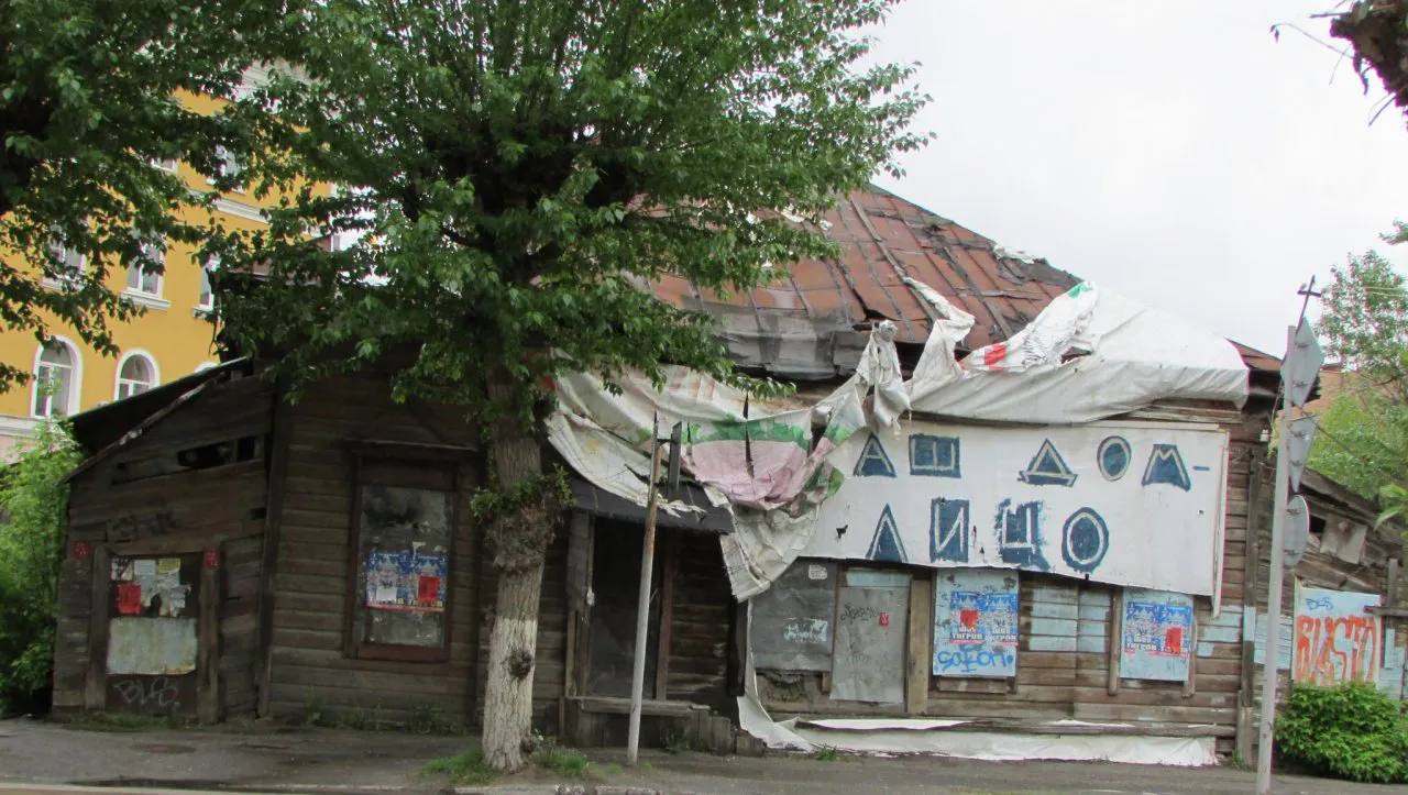 Есть собственники: сносить “дом-лицо” на площади Мичурина пока не будут