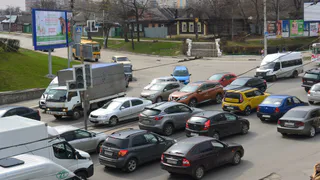 Пробка у платного путепровода в Соколовке Рязани сохранилась после введения оплаты картой