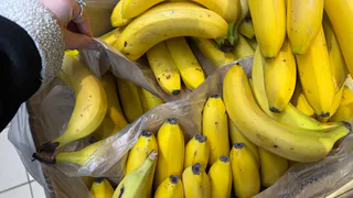 Продавцы «Магнита» и «Пятерочки» всегда охотятся за пакетиками из коробок с бананами — забирайте тоже