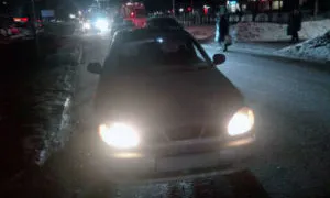 В Дашково-Песочне автомобиль сбил женщину с подростком