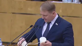 "Это - самая безопасная система связи", - Шерин предложил подарить авторам проекта  об автономном рунете телефон из стаканов