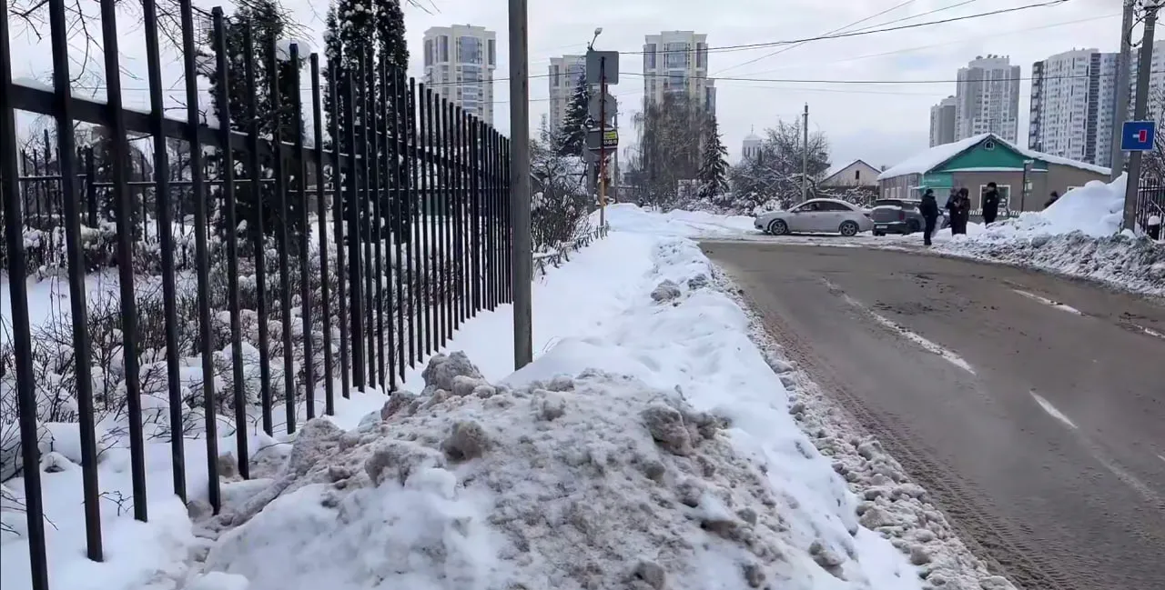 «Дети идут по тропкам»: рязанцы жалуются на опасные маршруты к школам