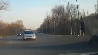 На Ряжском шоссе произошло серьёзное ДТП: мотоциклист перелетел через легковушку