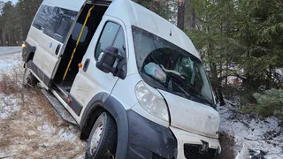 На трассе в Рязанской области произошло ДТП с микроавтобусом и легковушкой