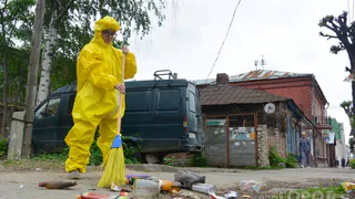 "Вдоль дороги стоят годами заброшенные машины, улицы не убирают" - жительница микрорайона Семчино