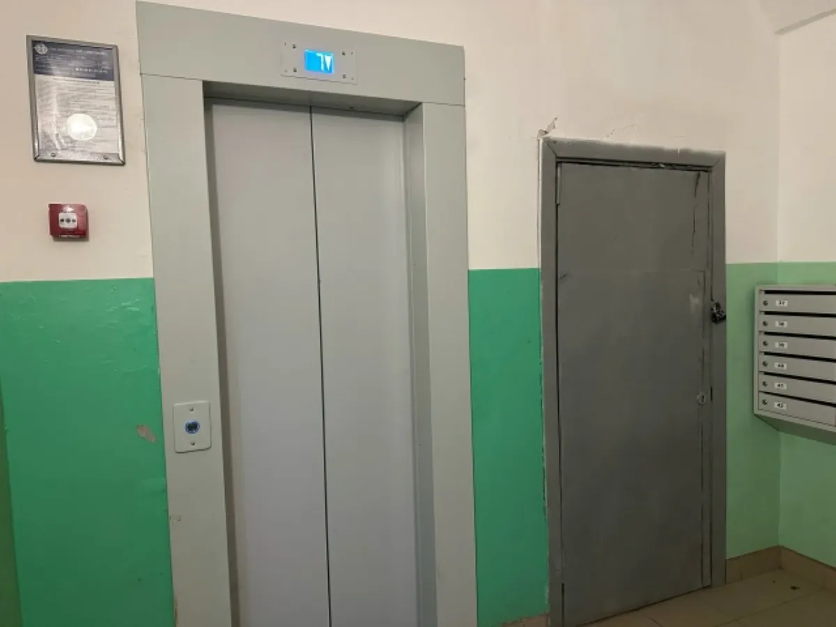 «Лифт ломается из-за протечек»: жители дома на Старореченской жалуются на бездействие