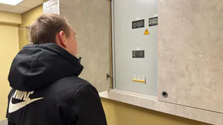 "Нам костры разжигать?": жители Кального в отчаянии от многочасовых отключений света