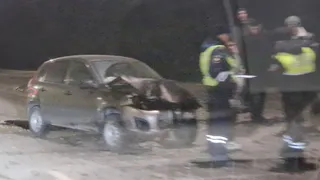 На Московском шоссе в Рязани «Лада» врезалась в столб, пострадала пассажирка