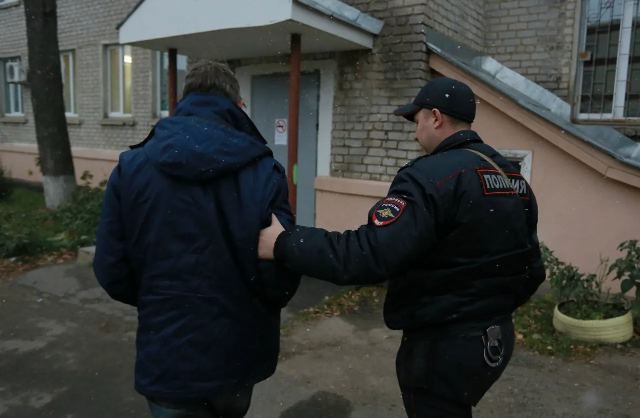 Не ушел от закона: полицейские поймали рязанца, который ограбил 10-летнюю девочку