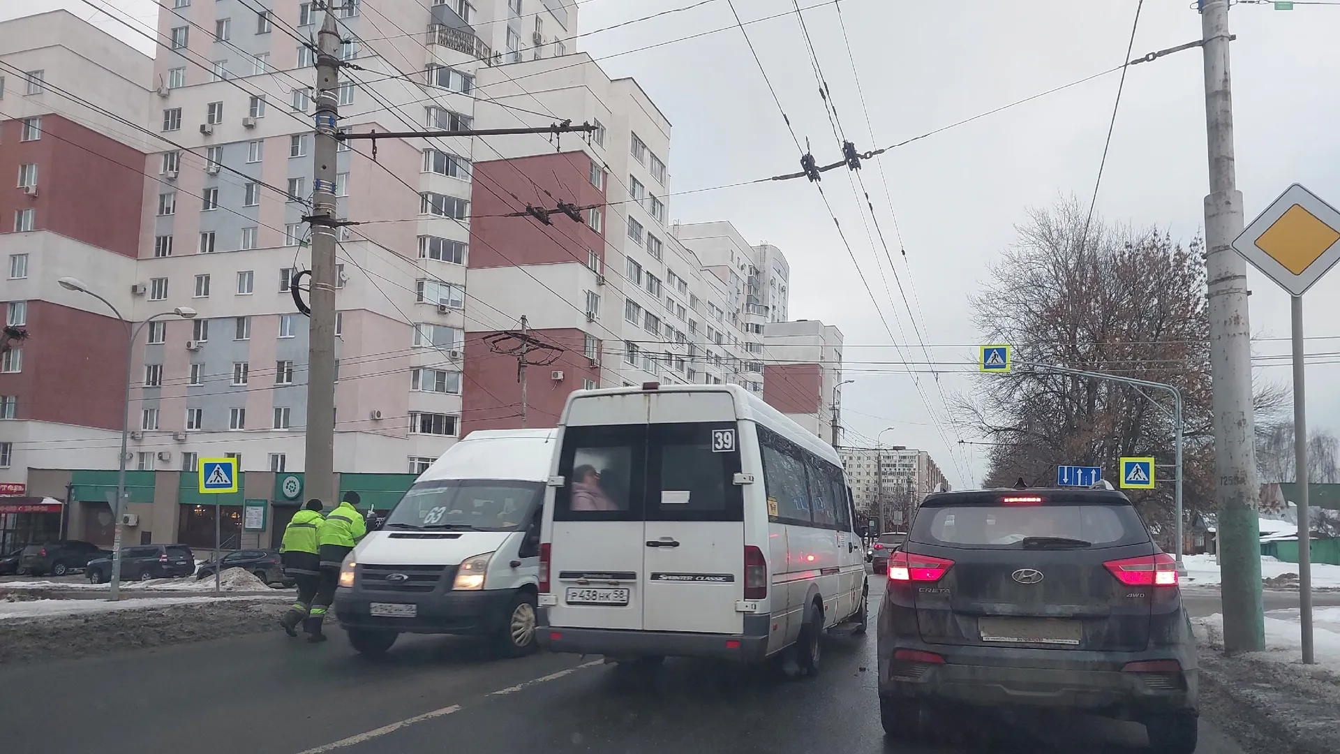 «Играл в «шашечки» с другими водителями»: рязанцы продолжают встречать «гонщиков» в общественном транспорте