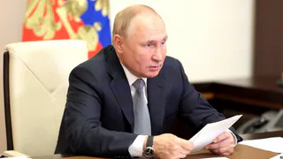Судьба "нерабочих дней" в России решится 20 октября: Путин примет решение