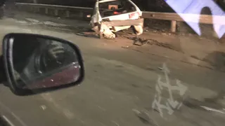 На Северной окружной жесткое ДТП: легковушка впечаталась в отбойник