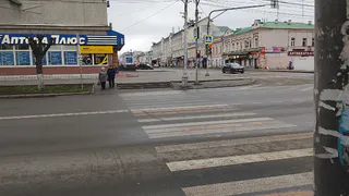 Рязанцы не могут проводить детей в школу и детский сад: дорога на ул. Октябрьская утонула в грязи