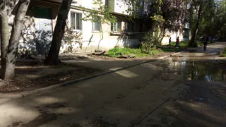 "Дети идут к 58 школе по грязи" - рязанцы устали от разбитой дороги на Интернациональной