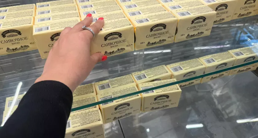 Взял УФ-фонарик и пошел в магазин за сливочным маслом: показываю, как он помогает отличить настоящее от подделки