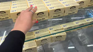 Взял УФ-фонарик и пошел в магазин за сливочным маслом: показываю, как он помогает отличить настоящее от подделки