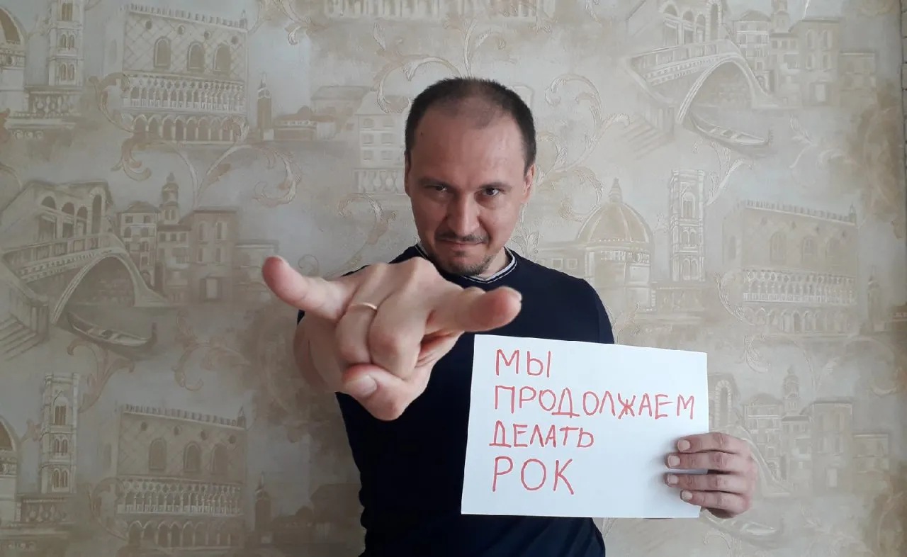 «Хотели приободрить людей»: рязанские рокеры записали «антивирусную» песню и сняли клип, не выходя из дома