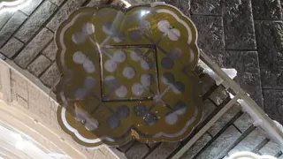Хулиганы побили камнями новогоднюю иллюминацию в центре Рязани