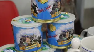 Активисты предлагают угадать, чем будет пахнуть сувенирный воздух в банках