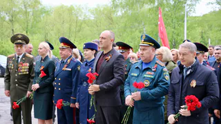 Рязанцы возложили цветы к Скорбященскому мемориалу перед Днем Победы