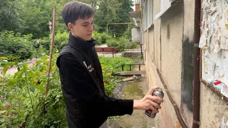 В Рязани полицейские и волонтеры убрали со стен рекламу наркотиков