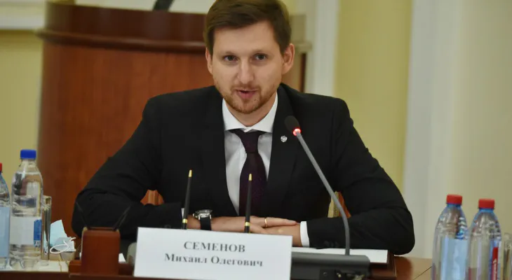 "Новая газета": Семенов крепко вцепился в кресло и не хотел подавать в отставку