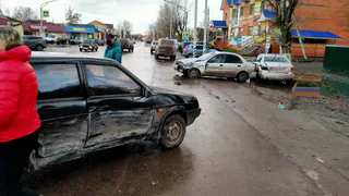 Вместо машины - груда металлолома: под Рязанью столкнулись три автомобиля