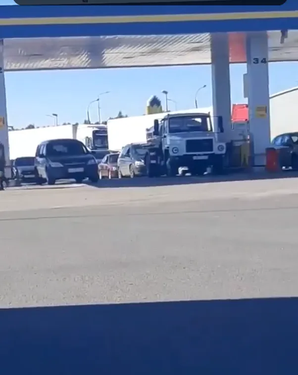 «Два часа в очереди за бензином по 140 рублей»: репортаж с рязанских заправок — что делать если на вашей заправке завышенные цены