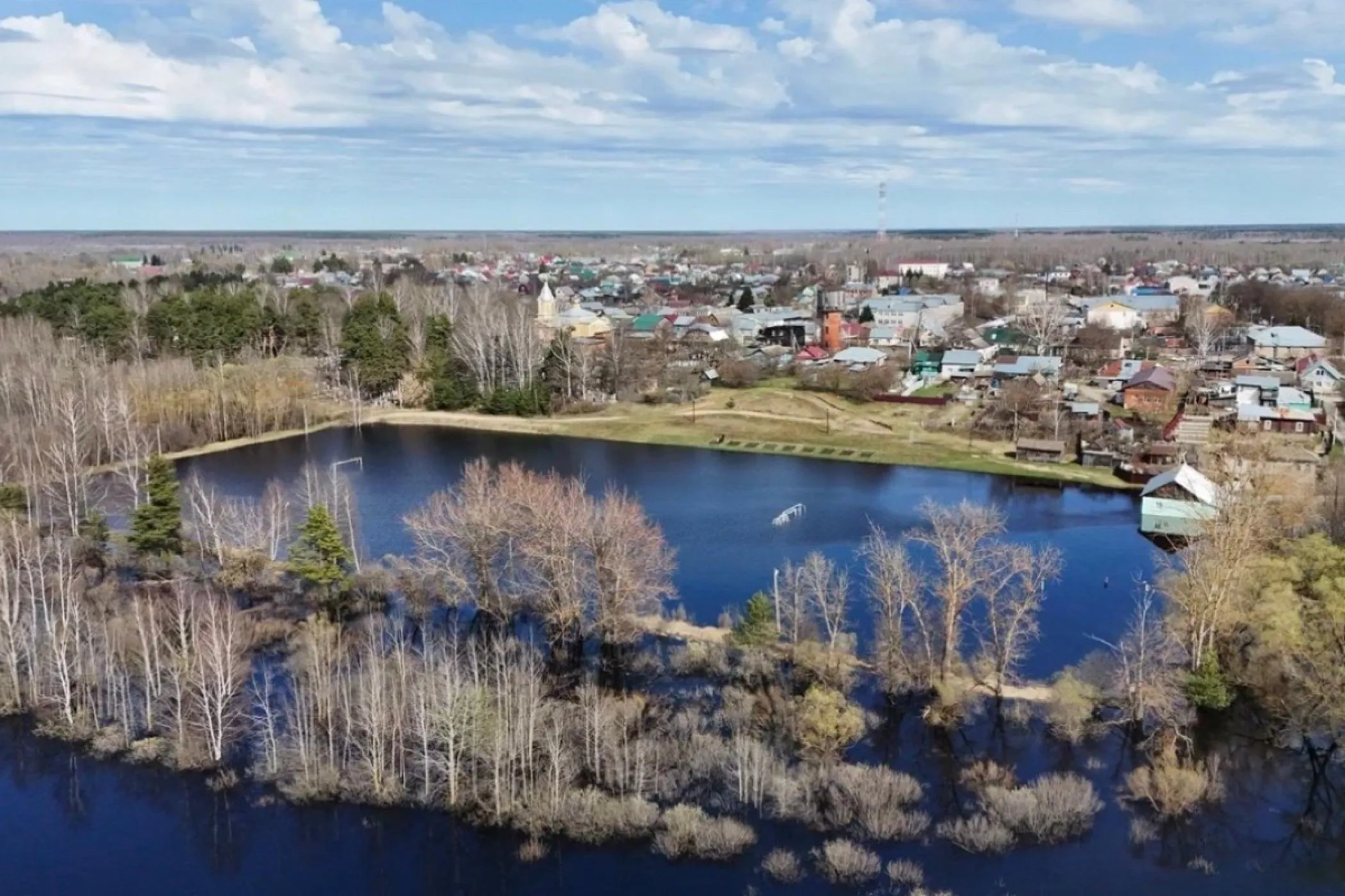 Стадион в Спас-Клепиках Рязанской области ушёл под воду из-за разлива реки Совка