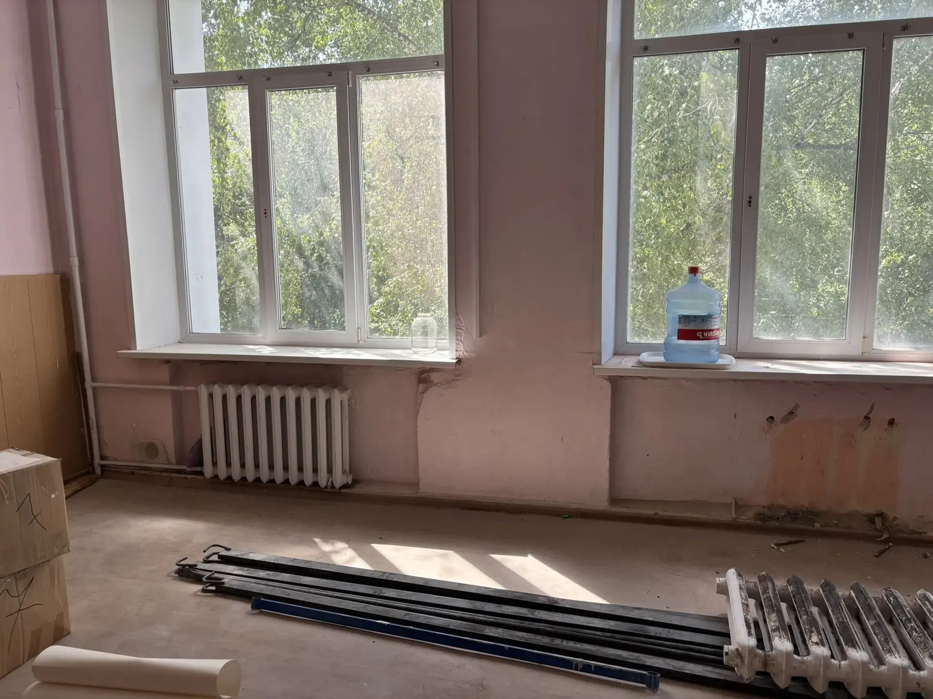 «Один позор, глядя на школу»: родители рязанской школы пожаловались губернатору на срыв сроков и просьбы скинуться