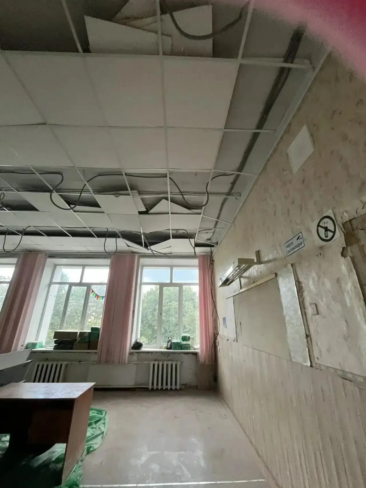«Один позор, глядя на школу»: родители рязанской школы пожаловались губернатору на срыв сроков и просьбы скинуться