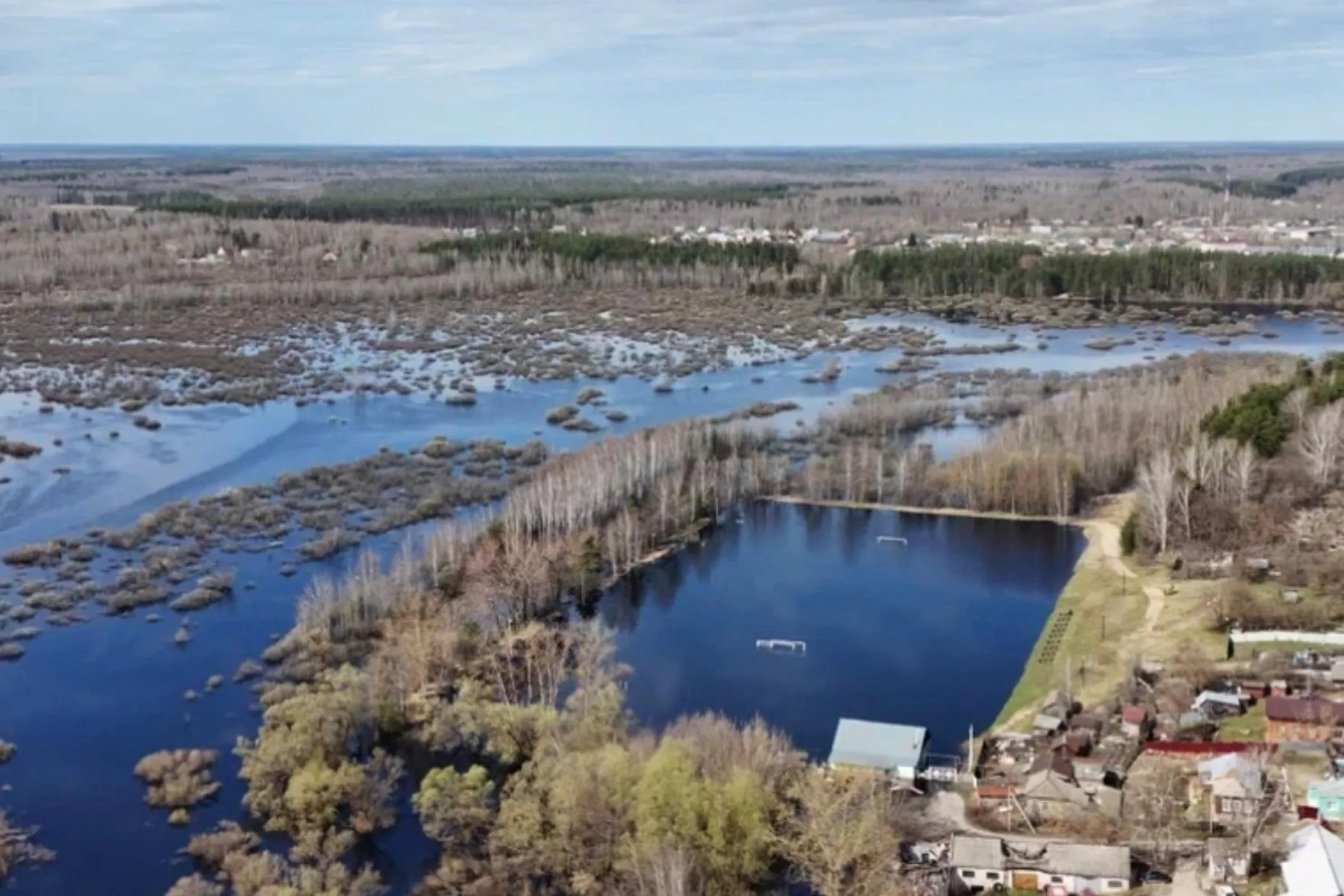 Стадион в Спас-Клепиках Рязанской области ушёл под воду из-за разлива реки Совка
